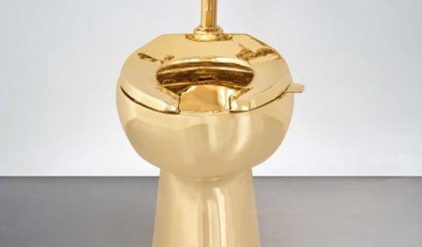 ABD’de 18 ayar altın tuvalet 12.1 milyon dolara satıldı