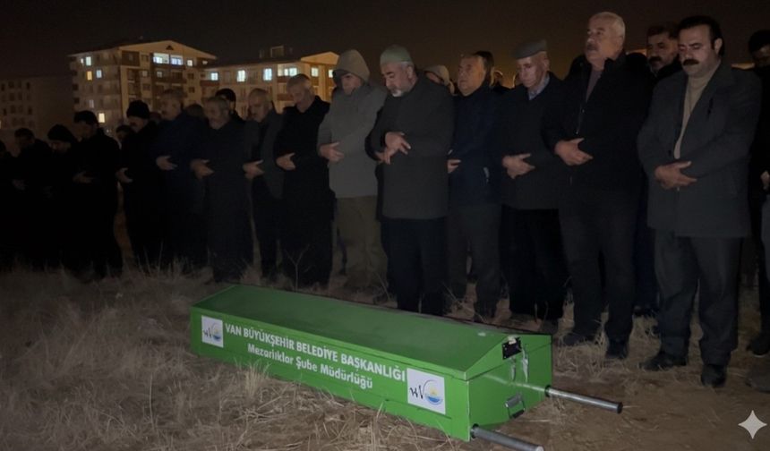 Baraja uçan araçta hayatını kaybeden 22 yaşındaki Cihat gözyaşları arasında toprağa verildi