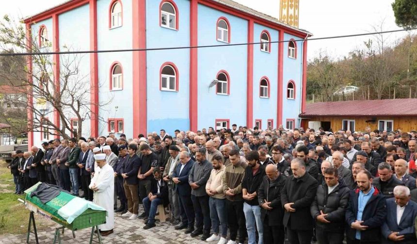 Hastalığına yenik düşen muhtar son yolculuğuna uğurlandı