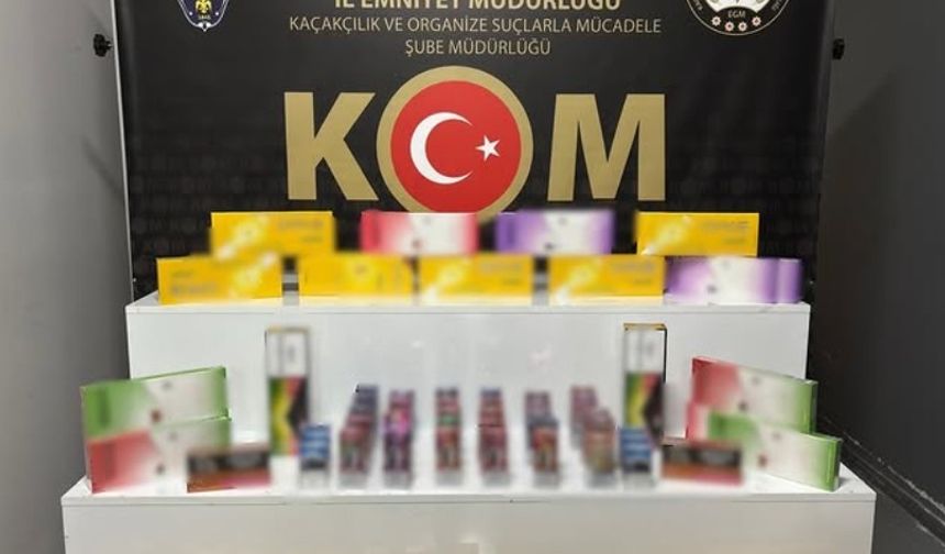 Isparta’da bir evde yapılan aramada çok sayıda kaçak sigara ve elektronik sigara ele geçirildi