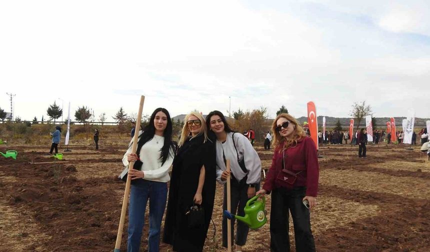 Kilis’te "Çiftçiye Hayat Olsun" projesinde 10 bin fidan toprakla buluştu