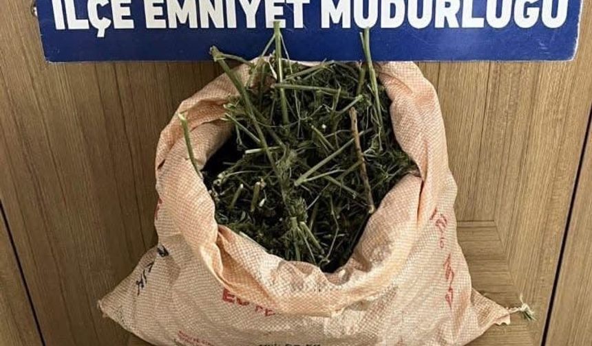 Polisin ’dur’ ihtarına uymayarak kaçan 3 kişinin üzerinden uyuşturucu çıktı