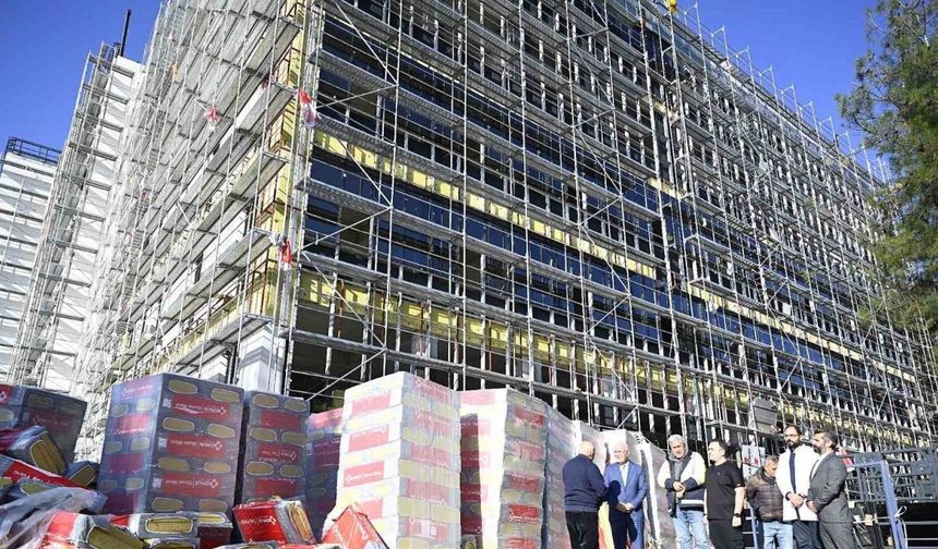 Rektör Savaş, diş hastanesi inşaatını yerinde inceledi