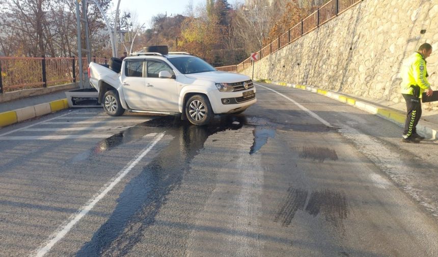 Tunceli’de kamyonet, 7 metre yükseklikten düştü: 4 yaralı