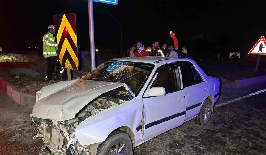 Uşak’ta iki araç çarpıştı: 1’i bebek 10 yaralı