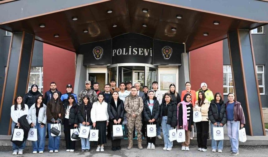 Ağrı’da öğrencilere üniversite gezisi ve emniyet söyleşisi düzenlendi