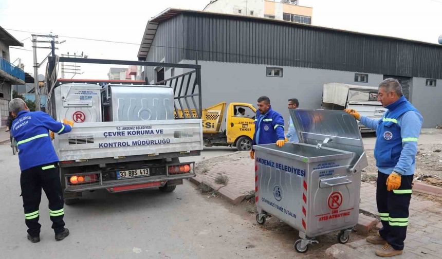 Akdeniz Belediyesi yeni çöp konteynerini mahallelere yerleştiriyor