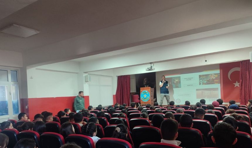 Akyaka 300 öğrenciye siber suçlarla mücadele eğitimi verildi