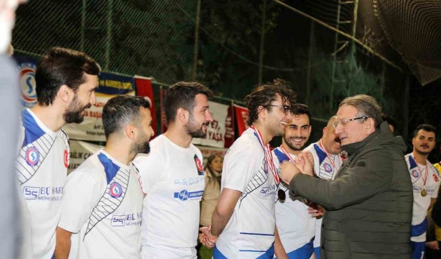 Antalya Sağlıkspor, 24. Geleneksel Futbol Turnuvası’nın şampiyonu oldu