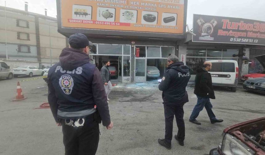 Aracın LPG tankı patladı: 3 yaralı