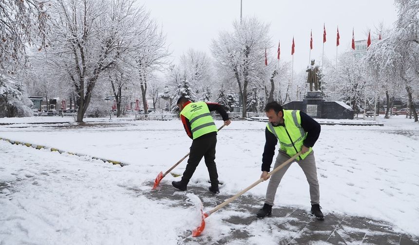 Ardahan’da belediyeden karla mücadele