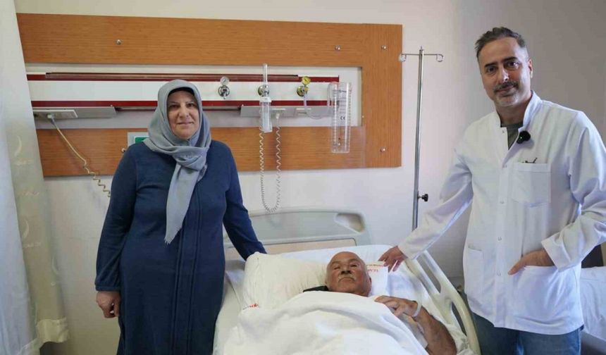 Batman’da kaynamayan omuz kırığı ters omuz protezi ameliyatıyla tedavi edildi