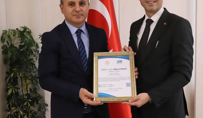 Bayburt’ta iki okula ‘Mavi Yeşil Okul’ etiketi verildi
