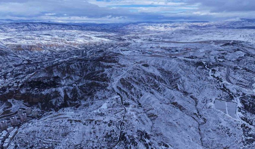 Beyaz örtüyle kaplanan Çankırı havadan görüntülendi