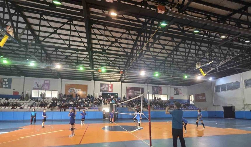 Bitlis’te ‘Okul Sporları Voleybol İl Şampiyonası’ başladı