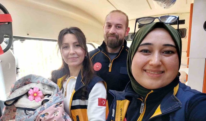 Bozdoğanlı ailenin bebeği ambulansta dünyaya geldi