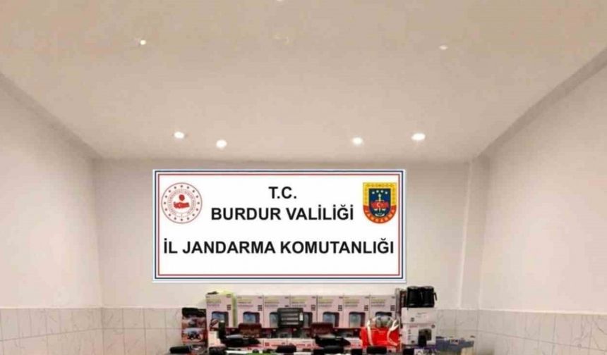 Burdur’da 1 milyon 300 bin liralık kaçak ürün ele geçirildi: 1 gözaltı