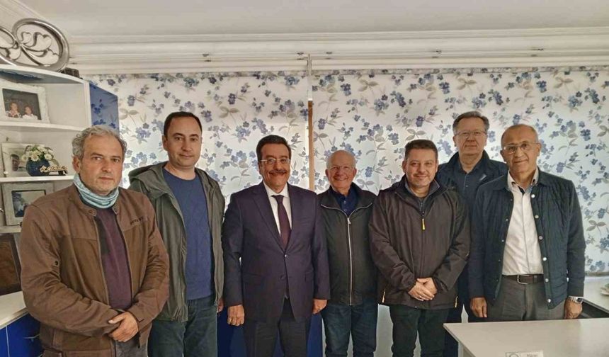 Burhaniye Kaymakamı Atilla’dan eğitim faaliyetlerini destekleme derneğine ziyaret