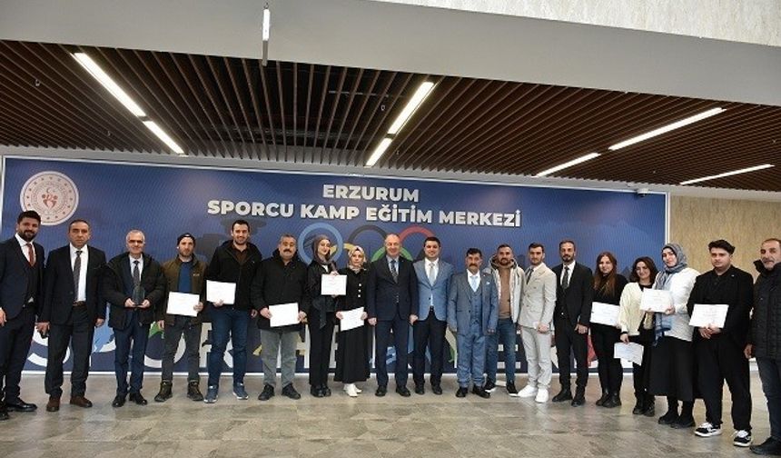 Çakmur’dan spor tesislerinde çalışan personele teşekkür belgesi