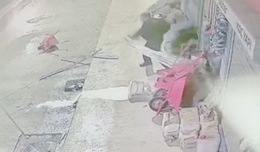 Çorum’da akılalmaz olay: Eline ne geçtiyse yola fırlattı