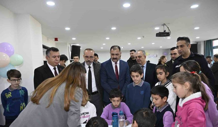 Demirci’de öğrenciler insan haklarını atölyelerde keşfetti