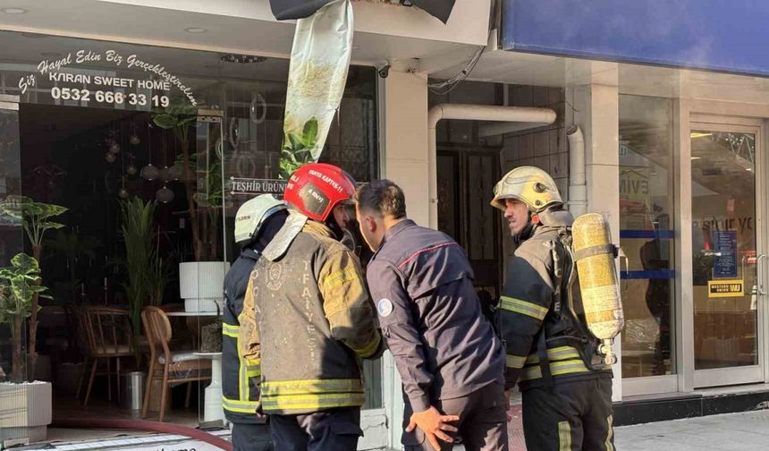 Depoda başlayan yangın mahallede paniğe yol açtı