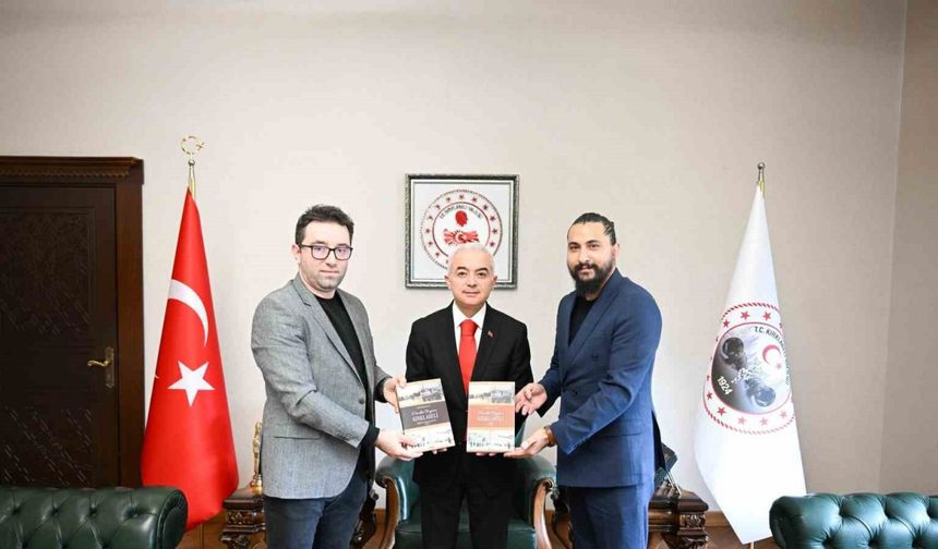 "Dünden Bugüne Kırklareli" eseri Vali Turan’a takdim edildi