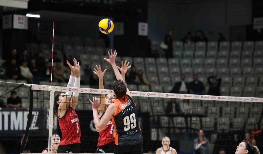 Eczacıbaşı Dynavit, 5 setlik mücadeleden galip ayrıldı