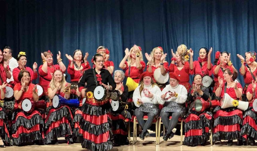 Engelli bireyler, darbuka ritim grubunun konseriyle eğlendi