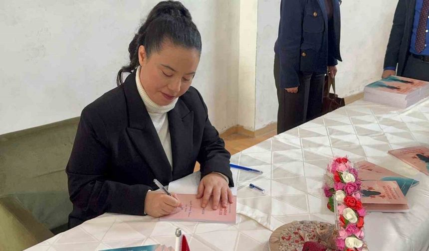 Engelli Ümmühan, ilk kitabını Cumhurbaşkanı Erdoğan’a yazdı