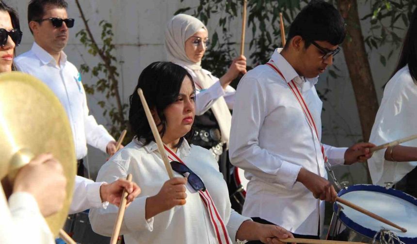 Engelliler hem eğlendi hem eğlendirdi