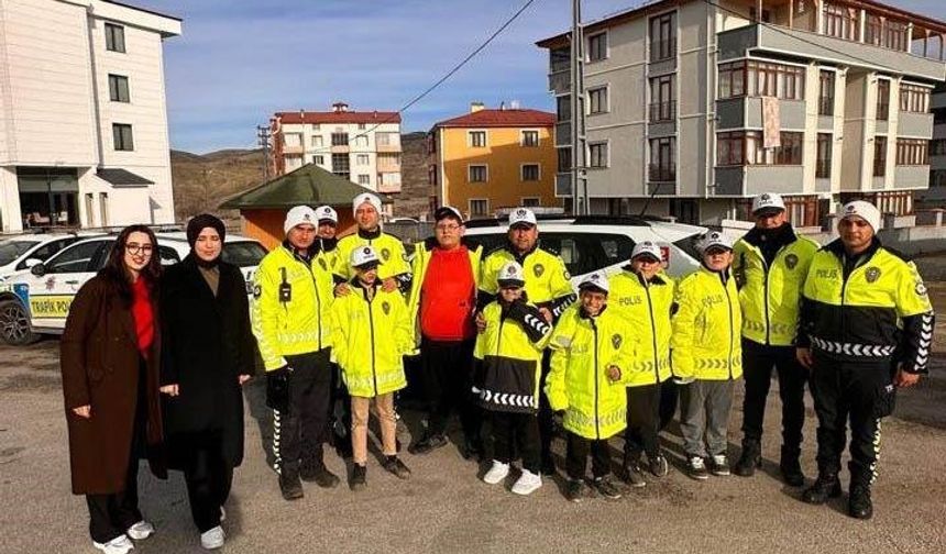 Erzincan Emniyetinden Engelliler Günü’nde öğrencilere özel trafik etkinliği