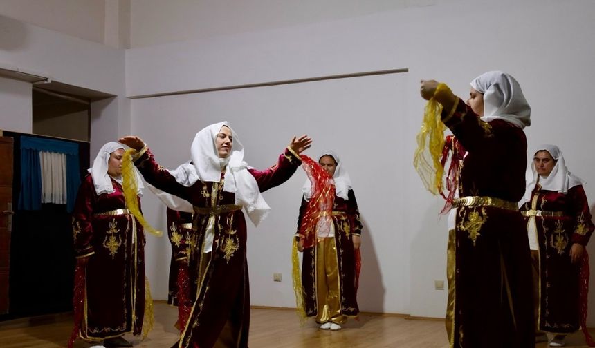 Erzincan’da engelsiz kızlar Dünya Engelliler Günü’nde sahne aldı