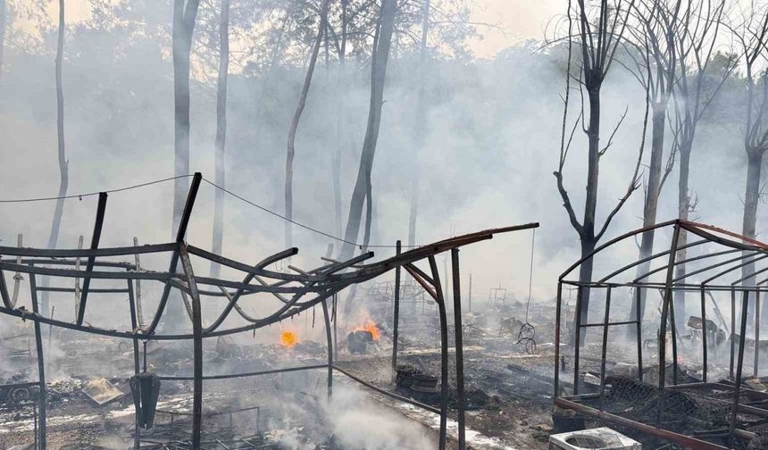Fethiye’de onlarca karavan ve bungalov küle döndü