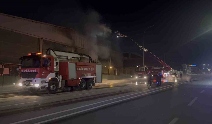 Gaziantep’te ambalaj fabrikasında yangın: 1 işçi dumandan etkilendi