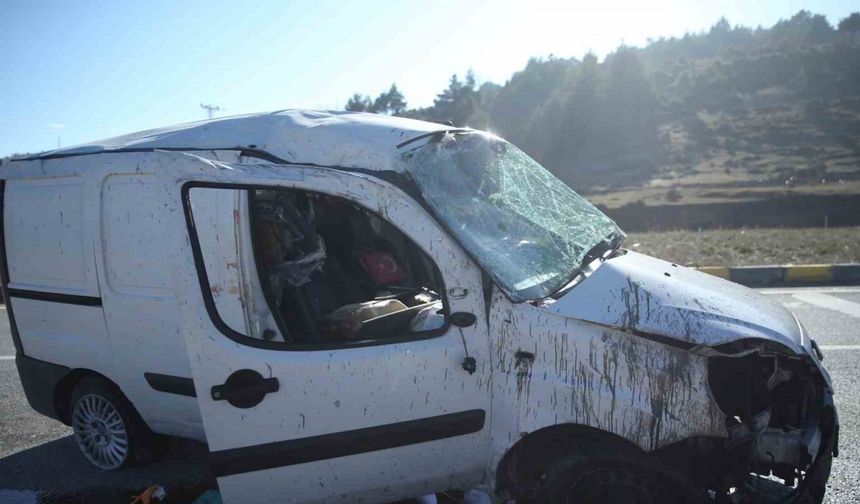 Gizli buzlanma trafik kazalarına sebep oldu: 3  yaralı