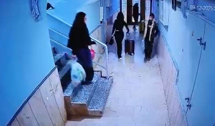 Güllü’nün kızı ve arkadaşının valizlerle kaçmaya çalıştığı anlar kamerada