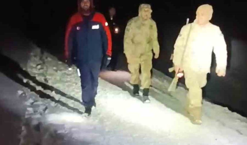 Gümüşhane’de yaylada kar nedeniyle mahsur kalan vatandaşlar kurtarıldı