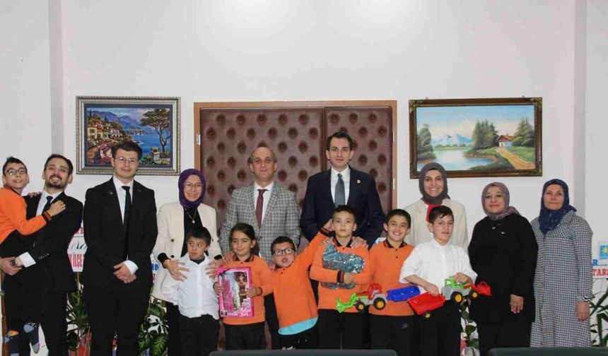 Hisarcık Kaymakamı Atam, özel öğrencileri makamında ağırladı