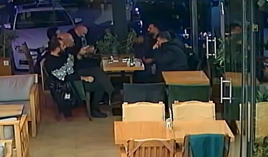 İçtiği çay nefes borusuna kaçan genci Heimlich manevrası kurtardı