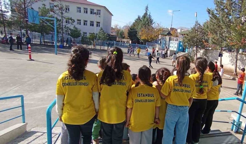 İstanbul’daki Çermiklilerden öğrencilere forma desteği