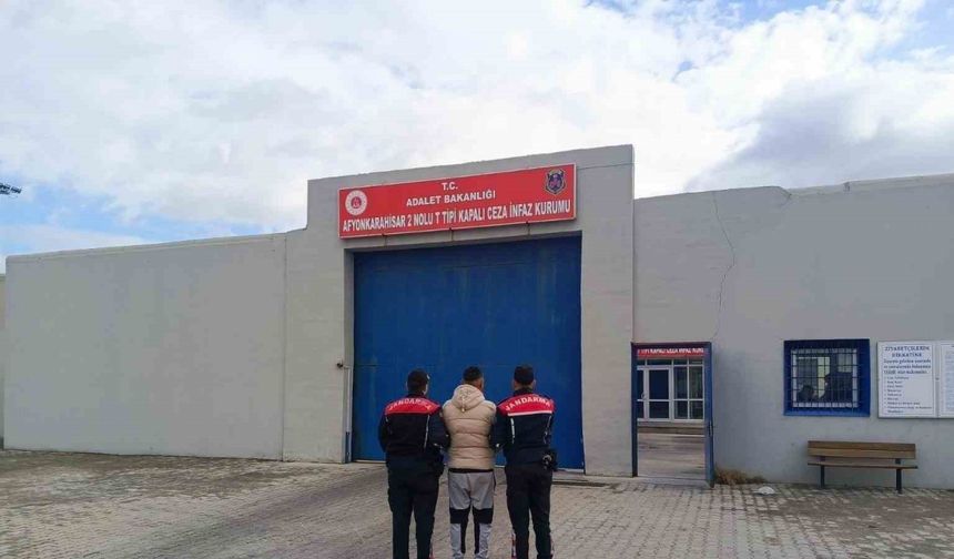 Jandarma çeşitli suçlardan aranan 42 kişiyi yakaladı