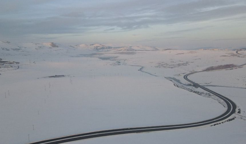 Kar yağışı sonrası kentte kartpostallık görüntüler oluştu