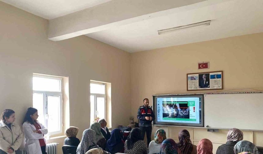 Kars’ta jandarmadan "En İyi Narkotik Polisi Anne" eğitimi