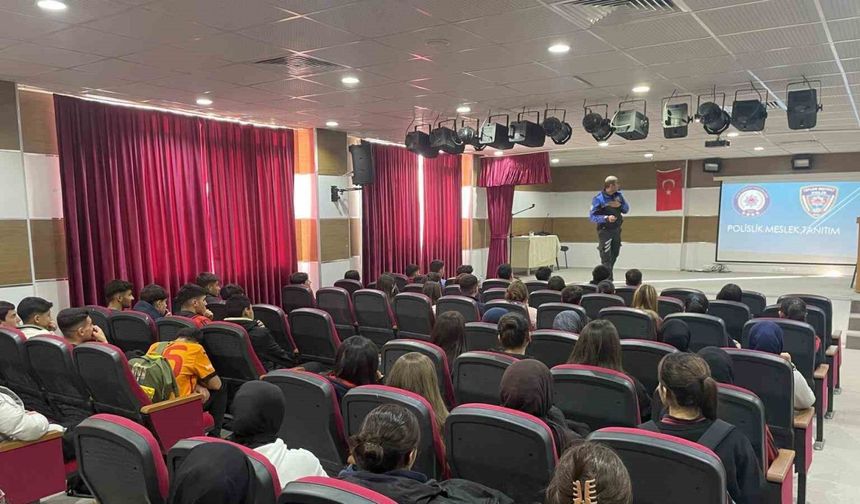 Kars’ta öğrencilere polislik mesleği anlatıldı