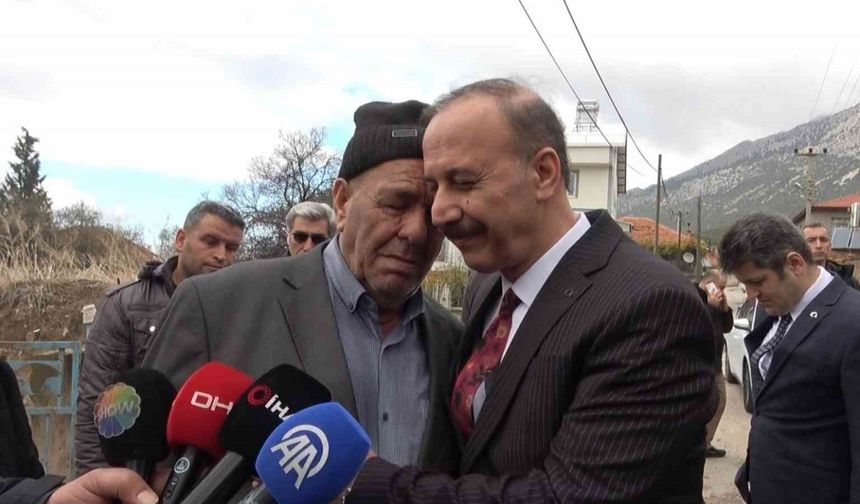Kayıp baş arama çalışmalarında acılı baba, Vali Erin’e sarılarak gözyaşlarına boğuldu
