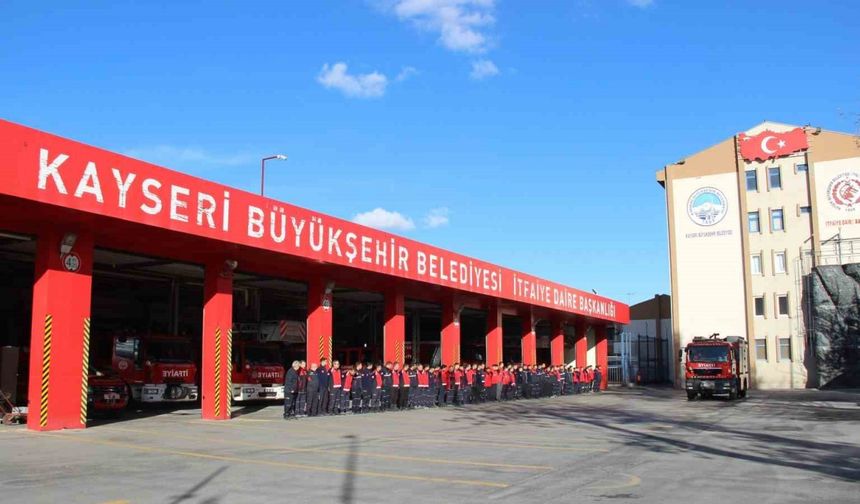 Kayseri Büyükşehir İtfaiyesi, Kırıkkale’deki kimya fabrikası yangınına destek için harekete geçti