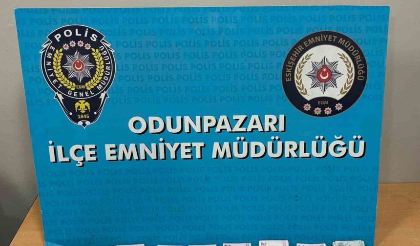 Kendini polis olarak tanıtıp 316 bin 700 TL’lik ziynet eşyasını dolandırdı, kısa sürede yakalandı