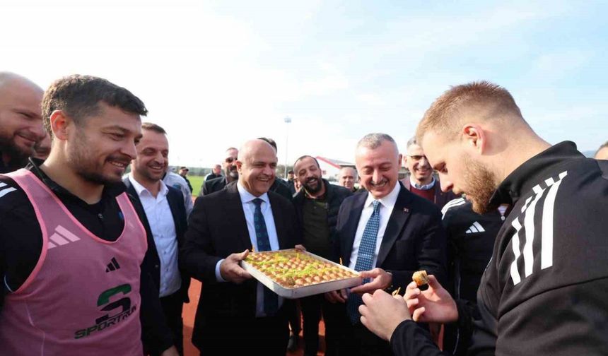 Kocaelispor’a Kasımpaşa maçı öncesi baklavalı moral
