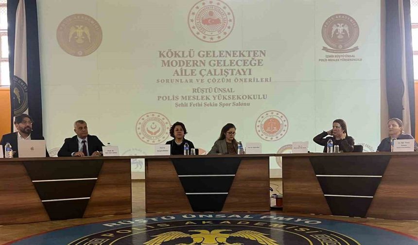 ‘Köklü Gelenekten Modern Geleceğe’ Aile Çalıştayı İzmir’de gerçekleştirildi